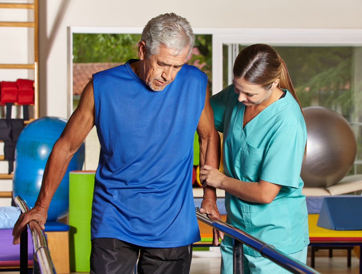 Therapist helping Patient with Vestibular Therapy FYZICAL Bon Air